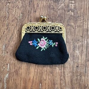 Vintage needlepoint coin purse w gold tone metal frame